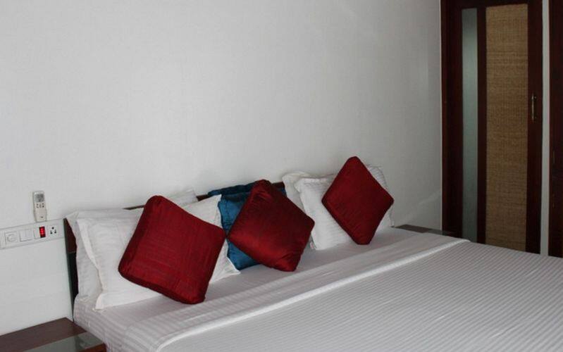 Holy Queen Tours Houseboat, Alleppey 5